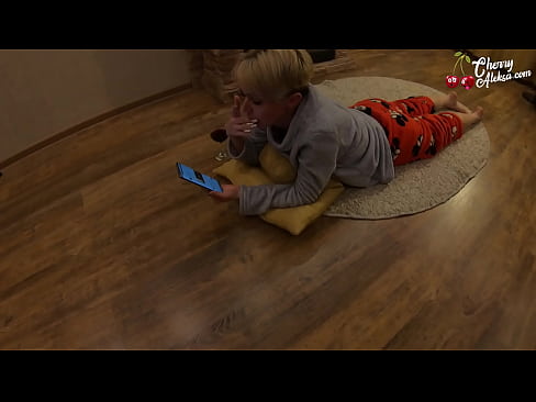 ❤️ Nora blondinka sesa velikega kurca in poskakuje na njem - analni seks ❤️ Anal video pri nas ❤